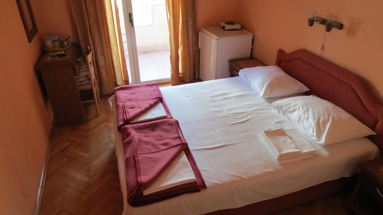 Oaza Hotel Petrovac Bagian luar foto
